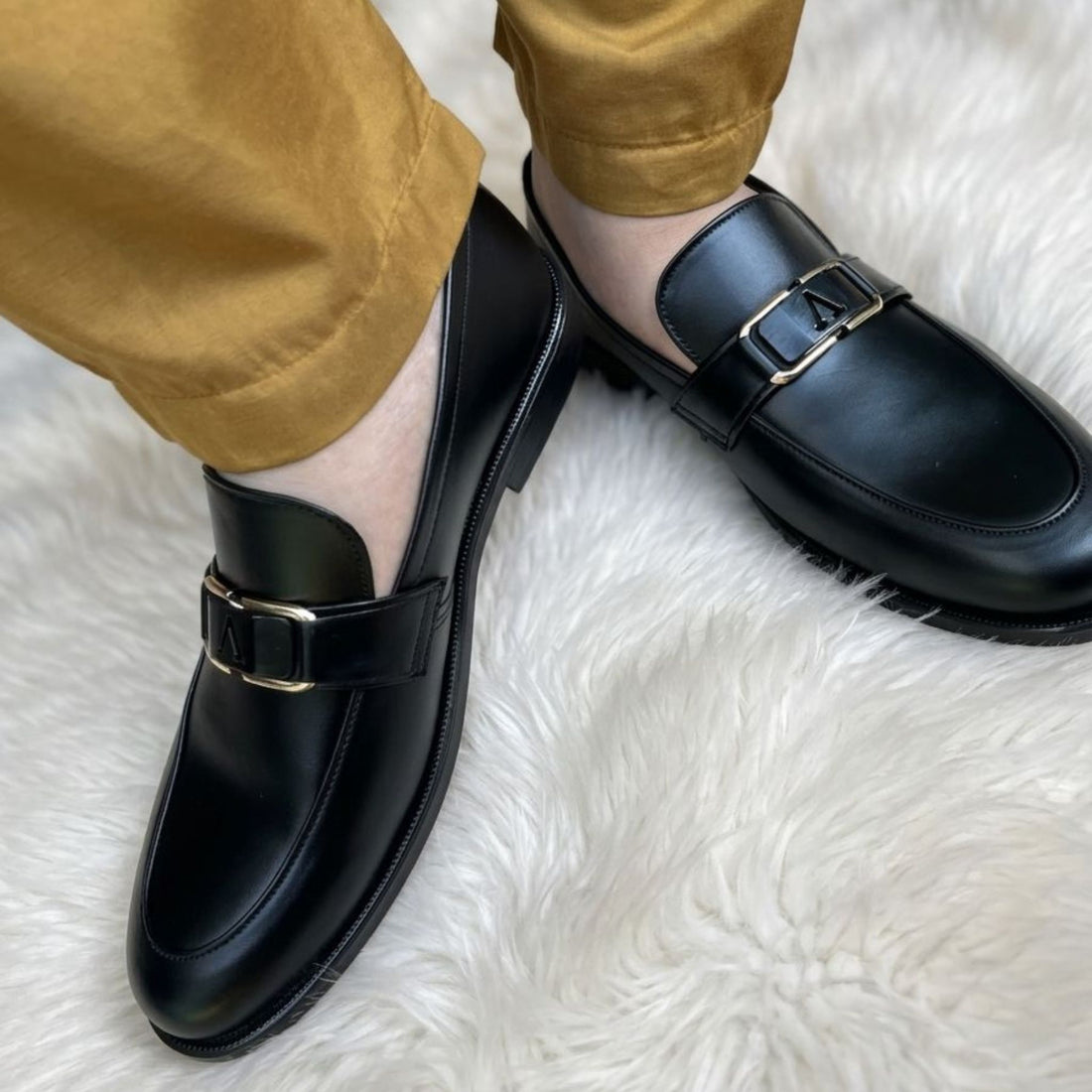 Crown Classic Black Loafer